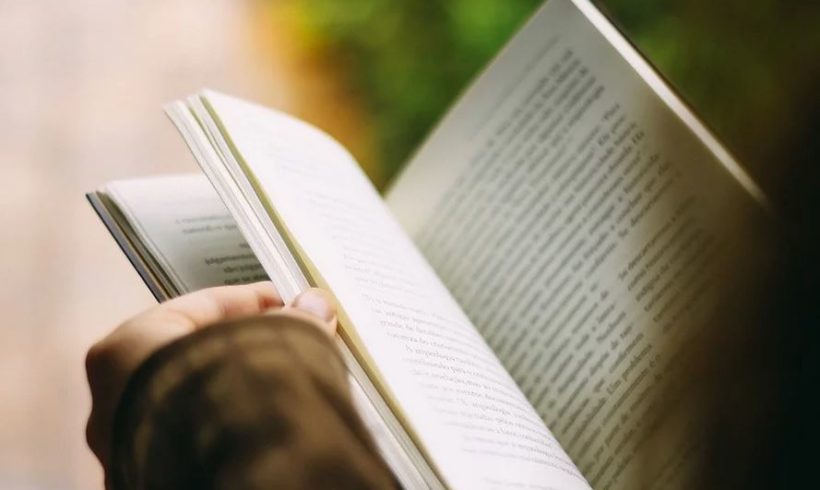 Consigli di lettura per le festività Consigli di lettura per le festività