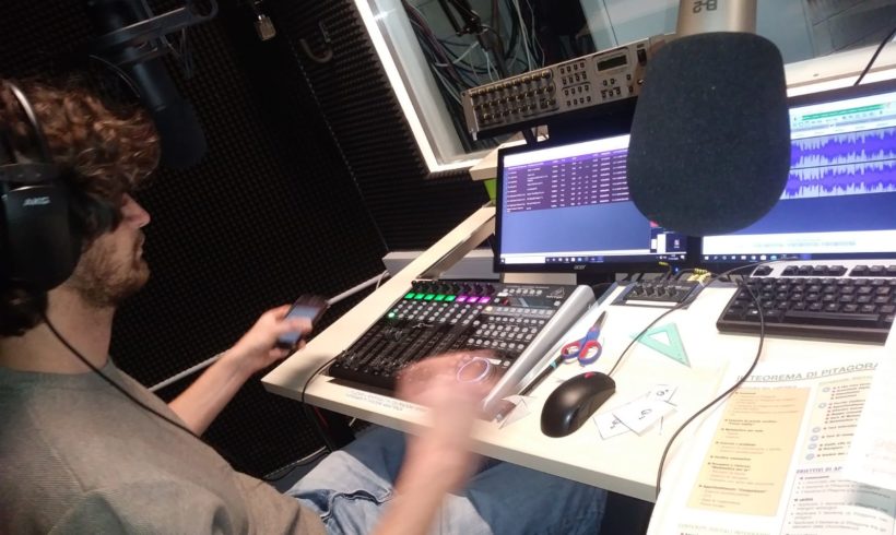 La lezione arriva via webradio La lezione arriva via webradio