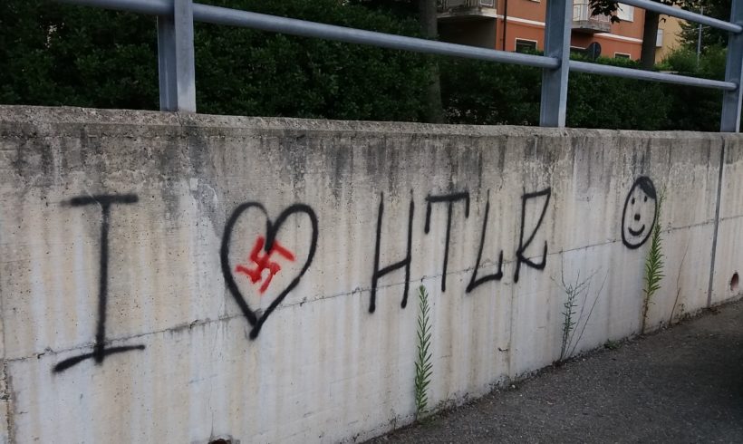 Scritte naziste sui muri di Ivrea. No, non sono ragazzate. Scritte naziste sui muri di Ivrea. No, non sono ragazzate.