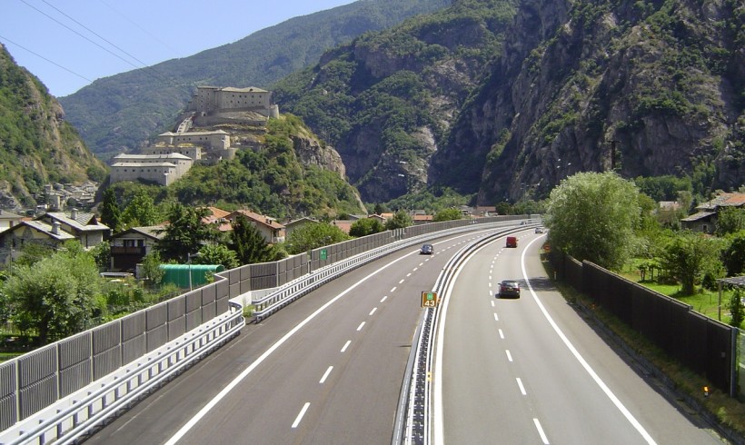 Voi non siete ingegneri, noi sì Voi non siete ingegneri, noi sì
