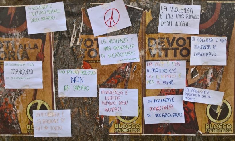 Un foglio di carta per dire no alla violenza