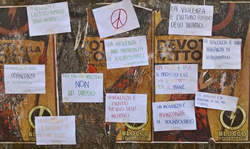 Un foglio di carta per dire no alla violenza Un foglio di carta per dire no alla violenza