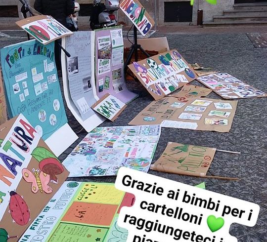 Emergenza climatica negata a Ivrea. Ma i ragazzi del FFF non si arrendono. Emergenza climatica negata a Ivrea. Ma i ragazzi del FFF non si arrendono.
