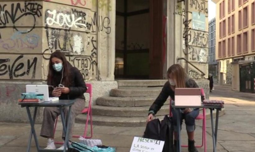 Il Piemonte diventa arancione ma le medie rimangono chiuse Il Piemonte diventa arancione ma le medie rimangono chiuse