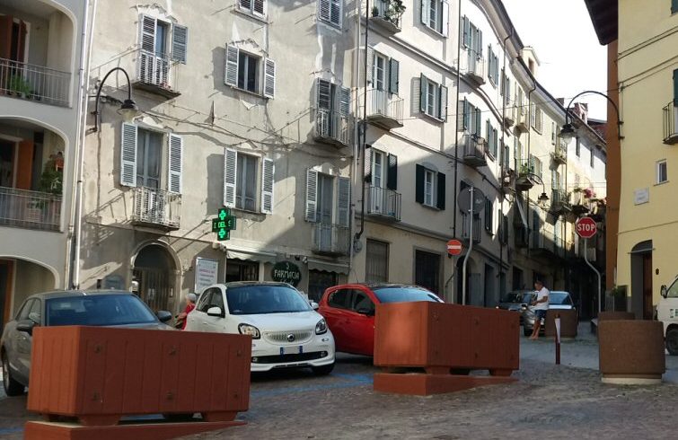 Dalle bare ai sarcofagi. Chi di panchina ferisce di panchina perisce? Dalle bare ai sarcofagi. Chi di panchina ferisce di panchina perisce?