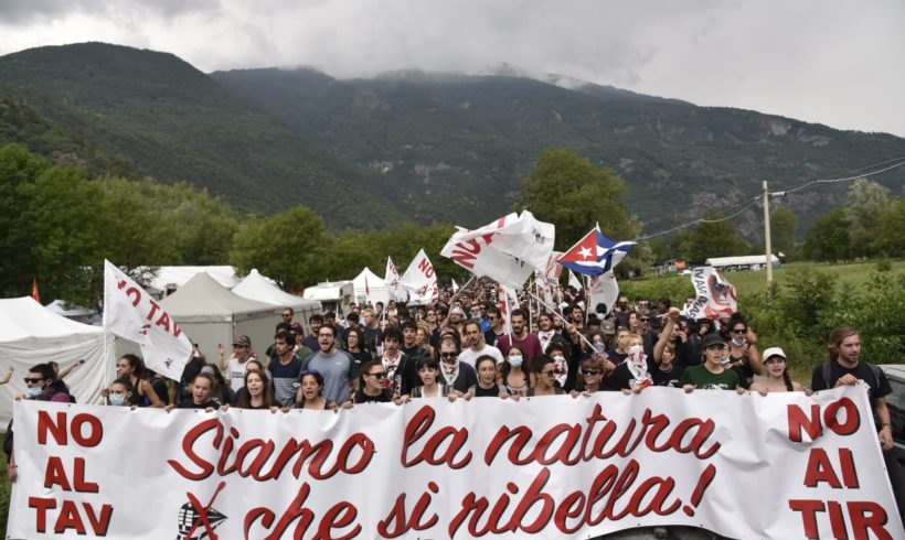 Non bastano 10.000 agenti per toglierci l’alta felicità! Non bastano 10.000 agenti per toglierci l’alta felicità!