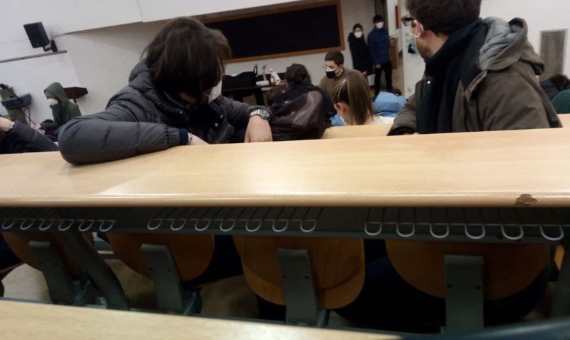 Scuola. Ivrea, Italia. Non è cambiato niente Scuola. Ivrea, Italia. Non è cambiato niente