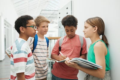 Per la cittadinanza onoraria ai concittadini stranieri che abbiano terminato un ciclo di studi in Italia Per la cittadinanza onoraria ai concittadini stranieri che abbiano terminato un ciclo di studi in Italia