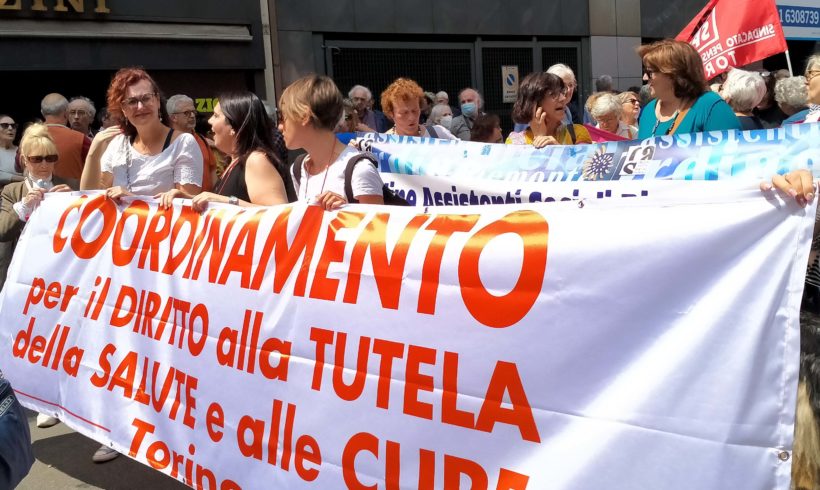 Almeno dodicimila in marcia a Torino per la Sanità Pubblica Almeno dodicimila in marcia a Torino per la Sanità Pubblica