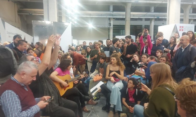 Protesta femminista al Salone del libro, tra diritto al dissenso e democrazia. Protesta femminista al Salone del libro, tra diritto al dissenso e democrazia.