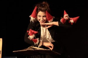 Omini rossi e Babbo Natale @ Teatro Giacosa